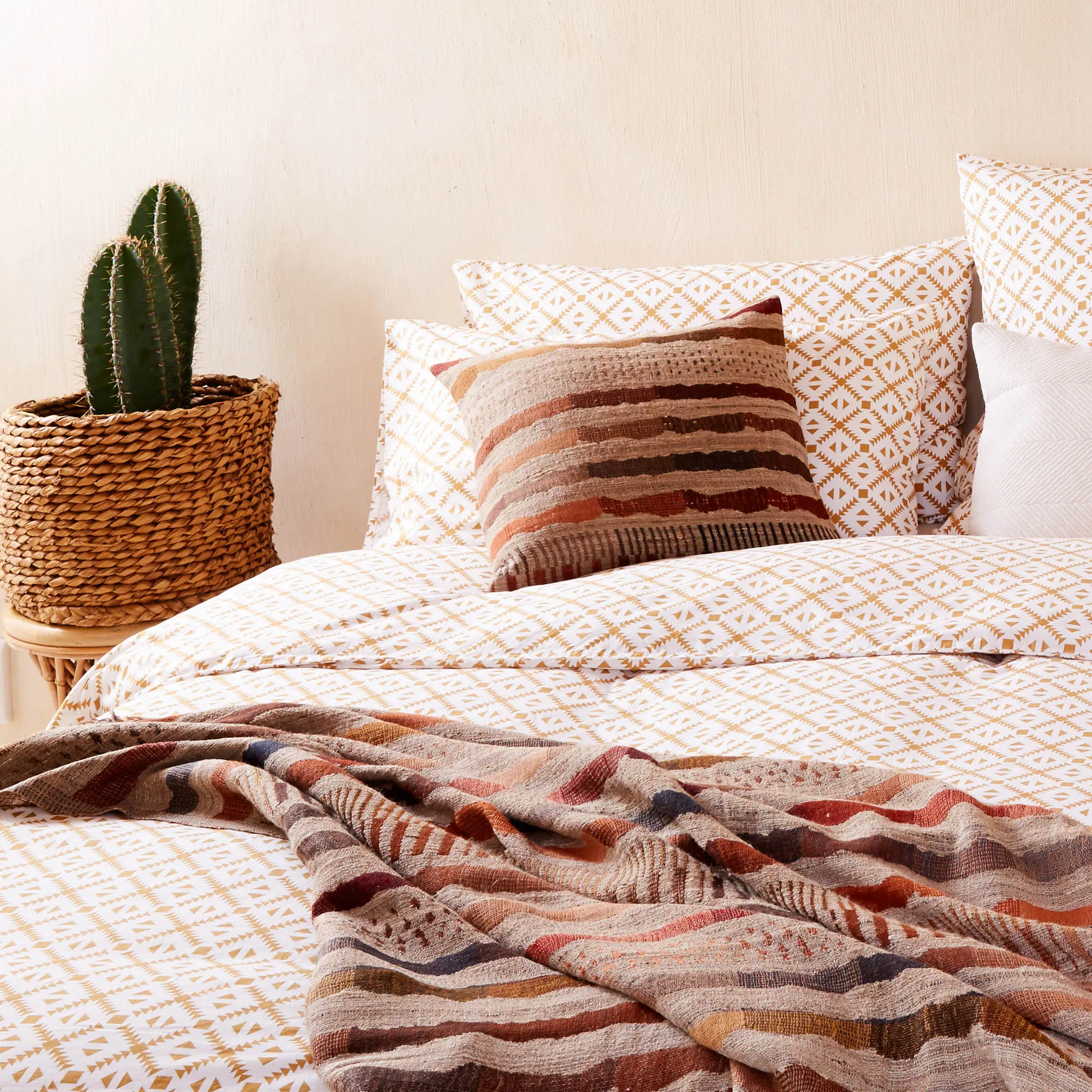 Arouca Bedding [White/Mustard]